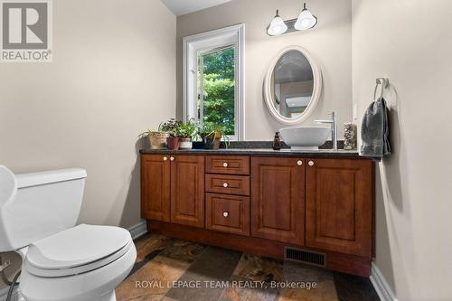 Main floor bathroom - 1622 Concession 4B, Lanark Highlands, ON - Indoor Photo Showing Bathroom