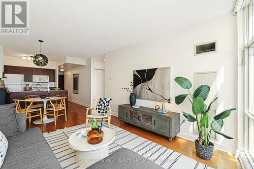 #1510 - 35 Mariner Terrace, Toronto, ON - Indoor Photo Showing Living Room