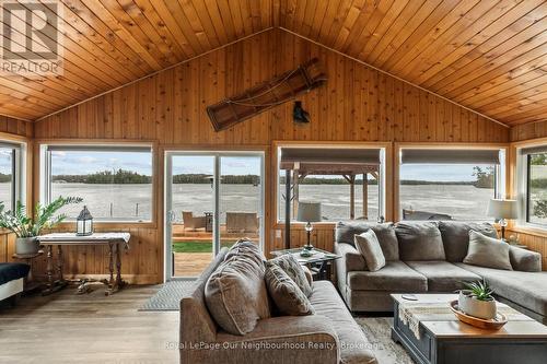 F - 1000 Garratt Road, Trent Hills, ON - Indoor Photo Showing Living Room
