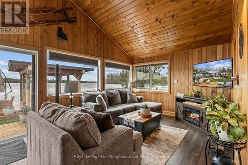 F - 1000 Garratt Road, Trent Hills, ON - Indoor Photo Showing Living Room With Fireplace