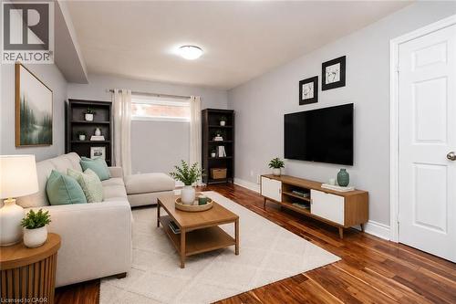 357 Parkvale Drive, Kitchener, ON - Indoor Photo Showing Living Room