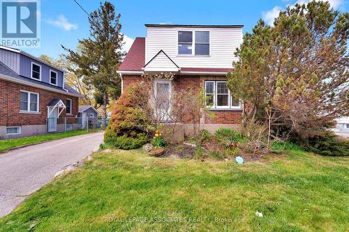 42 Rossland Road W, Oshawa, ON - Outdoor