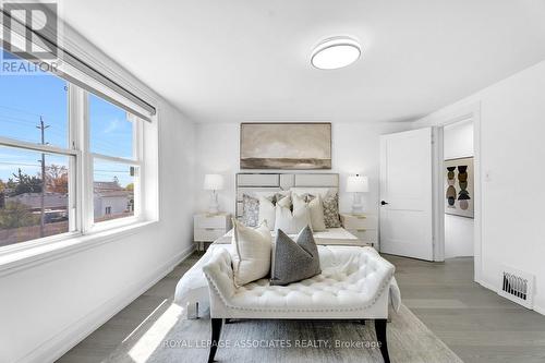 42 Rossland Road W, Oshawa, ON - Indoor Photo Showing Bedroom