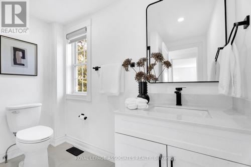 42 Rossland Road W, Oshawa, ON - Indoor Photo Showing Bathroom