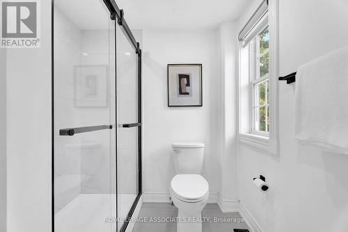 42 Rossland Road W, Oshawa, ON - Indoor Photo Showing Bathroom