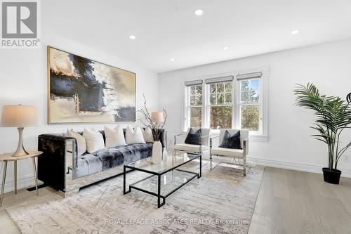 42 Rossland Road W, Oshawa, ON - Indoor Photo Showing Living Room