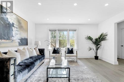 42 Rossland Road W, Oshawa, ON - Indoor Photo Showing Living Room