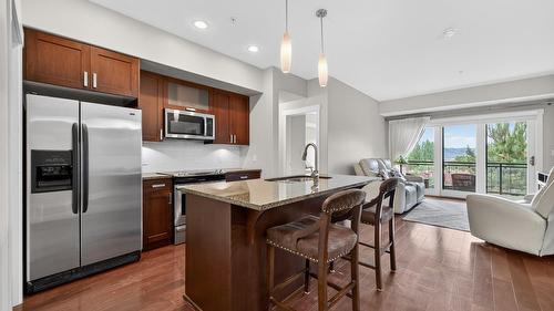 1303-1405 Springhill Drive, Kamloops, BC - Indoor Photo Showing Kitchen With Upgraded Kitchen