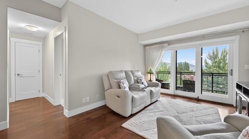 1303-1405 Springhill Drive, Kamloops, BC - Indoor Photo Showing Living Room