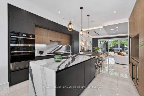 39 Derwyn Road, Toronto, ON 