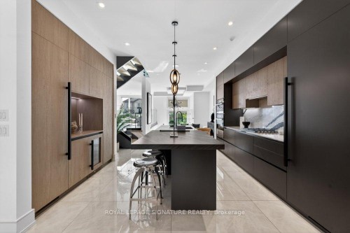 39 Derwyn Road, Toronto, ON 
