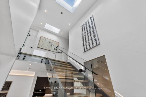 39 Derwyn Road, Toronto, ON 