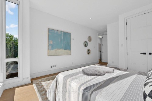 39 Derwyn Road, Toronto, ON 