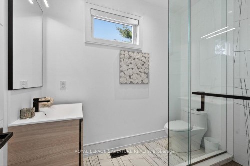 39 Derwyn Road, Toronto, ON 