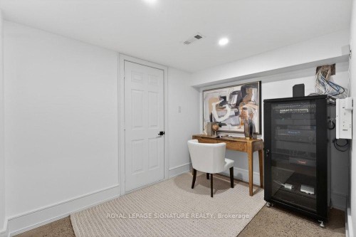 39 Derwyn Road, Toronto, ON 