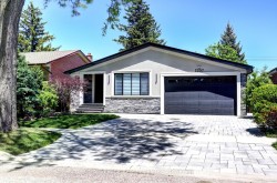 2257 Springfield Court  Mississauga, ON L5K 1V3