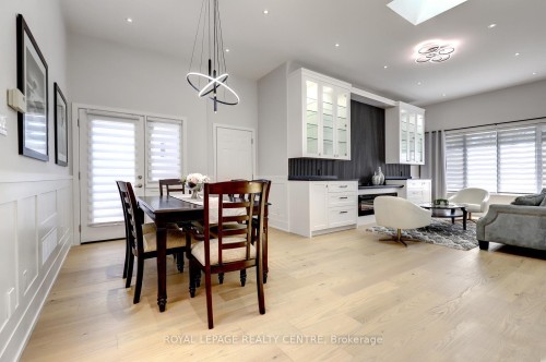 2257 Springfield Court, Mississauga, ON 