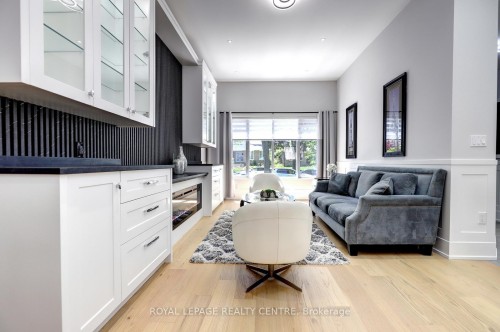 2257 Springfield Court, Mississauga, ON 