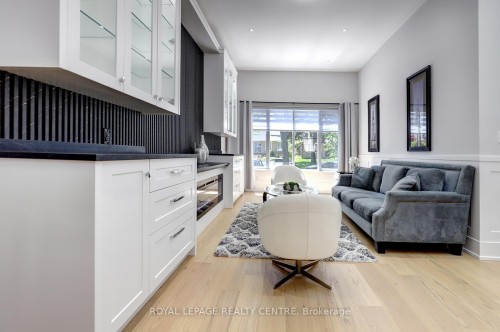 2257 Springfield Court, Mississauga, ON 