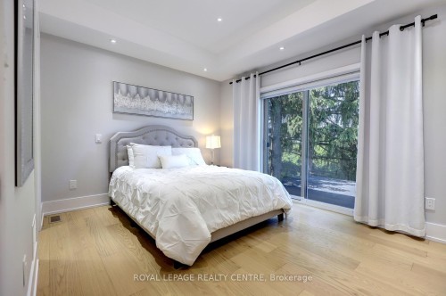 2257 Springfield Court, Mississauga, ON 