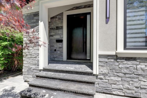 2257 Springfield Court, Mississauga, ON 