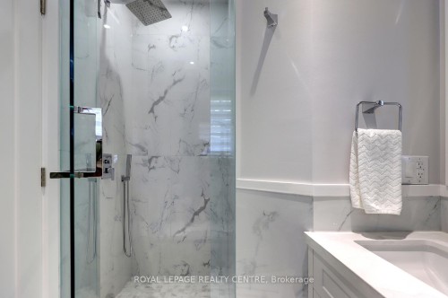 2257 Springfield Court, Mississauga, ON 