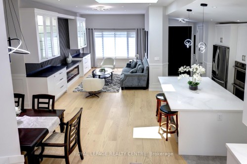 2257 Springfield Court, Mississauga, ON 