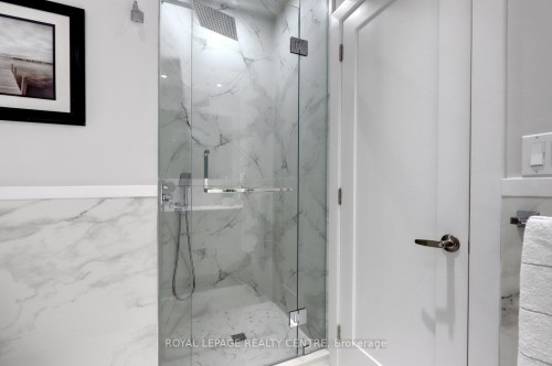 2257 Springfield Court, Mississauga, ON 