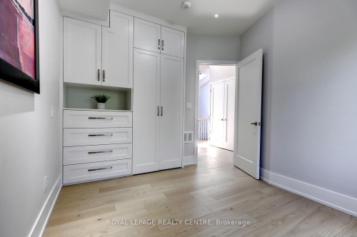 2257 Springfield Court, Mississauga, ON 