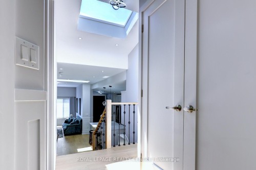 2257 Springfield Court, Mississauga, ON 