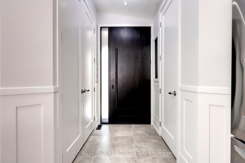 2257 Springfield Court, Mississauga, ON 