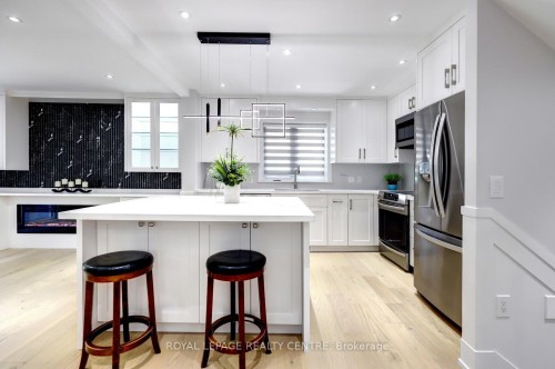 2257 Springfield Court, Mississauga, ON 