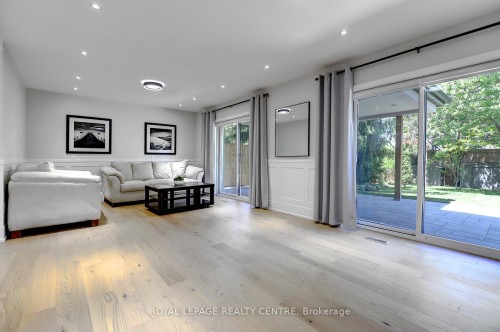 2257 Springfield Court, Mississauga, ON 