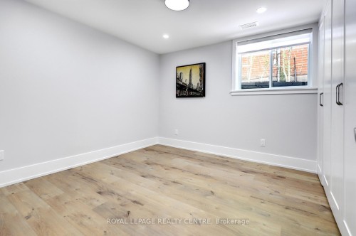2257 Springfield Court, Mississauga, ON 