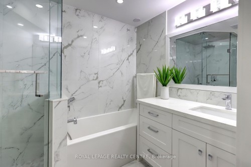 2257 Springfield Court, Mississauga, ON 