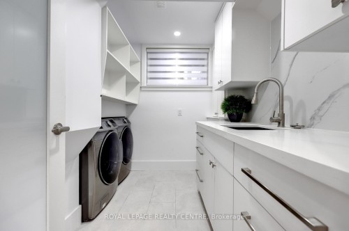 2257 Springfield Court, Mississauga, ON 