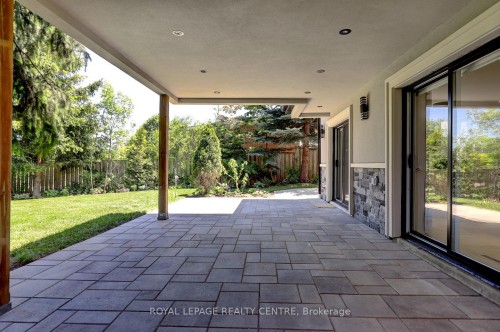 2257 Springfield Court, Mississauga, ON 