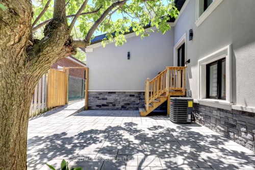 2257 Springfield Court, Mississauga, ON 