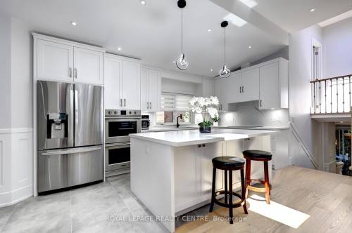 2257 Springfield Court, Mississauga, ON 