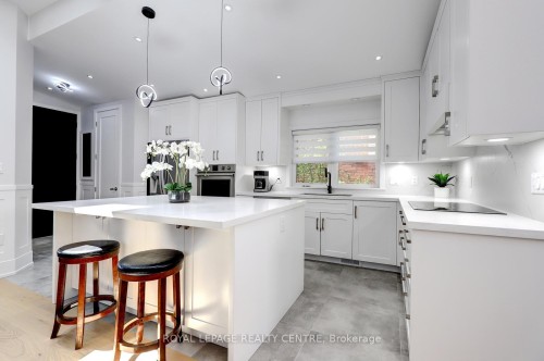 2257 Springfield Court, Mississauga, ON 