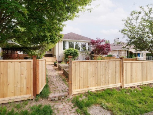 839 Villance St  Victoria, BC V8X 2P5