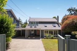 793 Stelly's Cross Rd Central Saanich, BC V8M 1C6