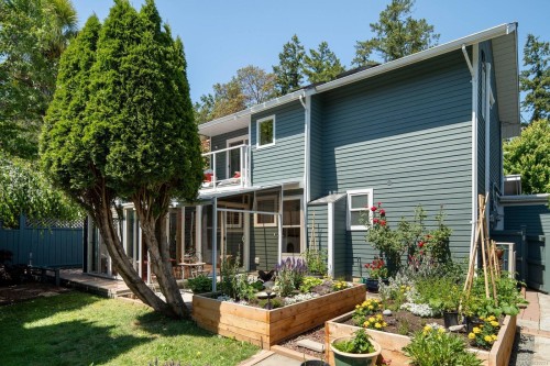 793 Stelly'S Cross Rd, Central Saanich, BC 