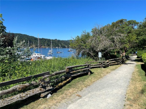 793 Stelly'S Cross Rd, Central Saanich, BC 