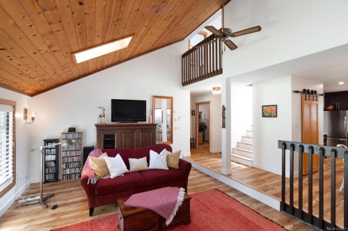 793 Stelly'S Cross Rd, Central Saanich, BC 