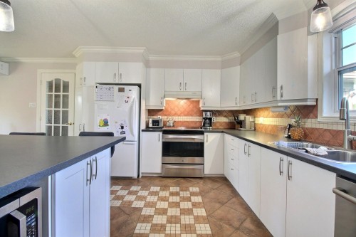 Cuisine - 11 Rue Des Ancêtres, Saint-Benoît-Labre, QC - Indoor Photo Showing Kitchen With Double Sink