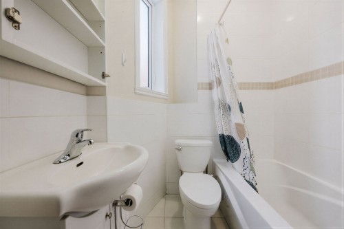 Bathroom - 1591 Av. Ducharme, Montréal (Outremont), QC - Indoor Photo Showing Bathroom