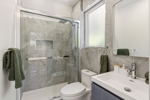 Salle de bains attenante à la CCP - 35 Rue Dufferin, Hampstead, QC - Indoor Photo Showing Bathroom