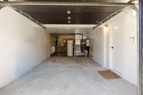 Garage - 35 Rue Dufferin, Hampstead, QC - Indoor Photo Showing Garage