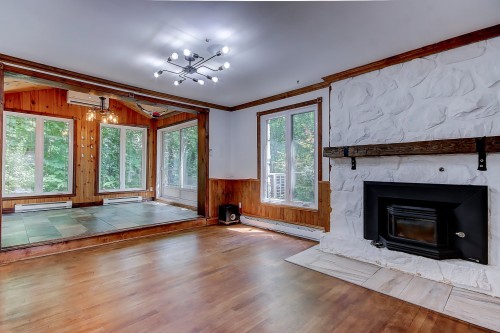 Salle à manger - 92  - 94 Crois. Desautels, Saint-Charles-Sur-Richelieu, QC - Indoor Photo Showing Living Room With Fireplace